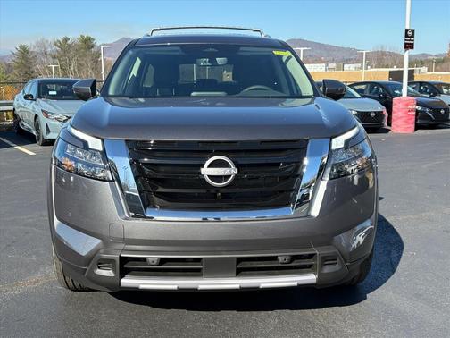 2025 Nissan Pathfinder SL 4WD