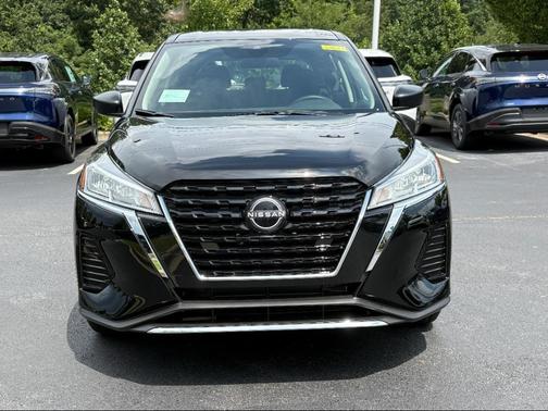 2025 Nissan Kicks S