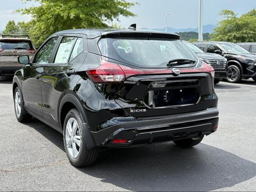 2025 Nissan Kicks S
