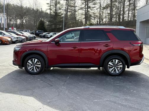 2025 Nissan Pathfinder SL 4WD