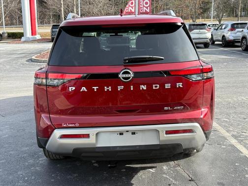 2025 Nissan Pathfinder SL 4WD