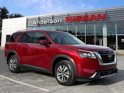 2025 Nissan Pathfinder SL 4WD