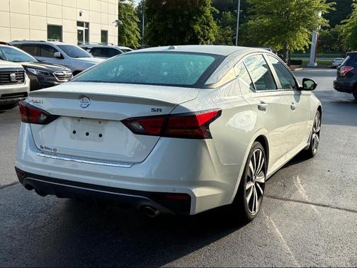 2021 Nissan Altima SR FWD