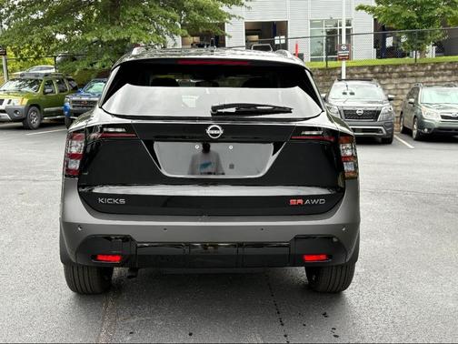 2025 Nissan Kicks SR