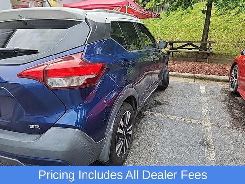 Deep Blue Pearl/Fresh Powder 2019 Nissan Kicks SR