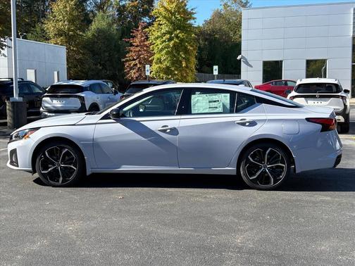 2025 Nissan Altima SR FWD