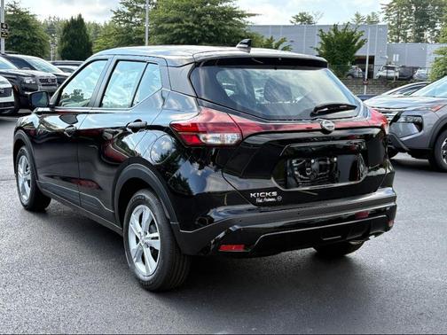 2025 Nissan Kicks S