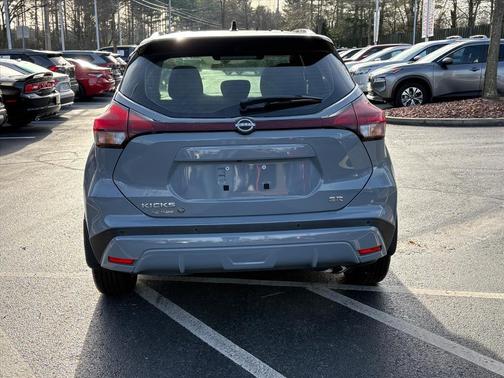 2023 Nissan Kicks SR