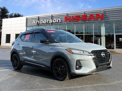 2023 Nissan Kicks SR