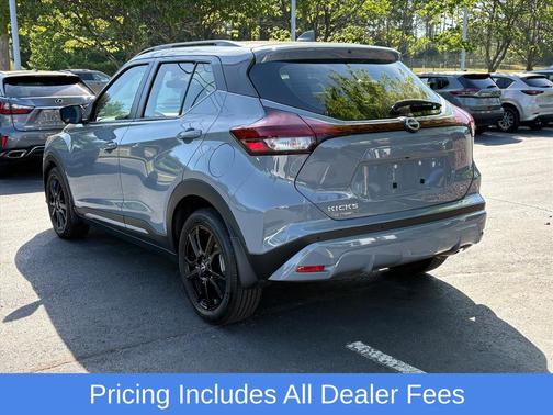 Boulder Gray Pearl 2024 Nissan Kicks SR