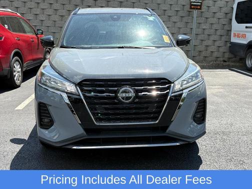 Boulder Gray Pearl 2024 Nissan Kicks SR