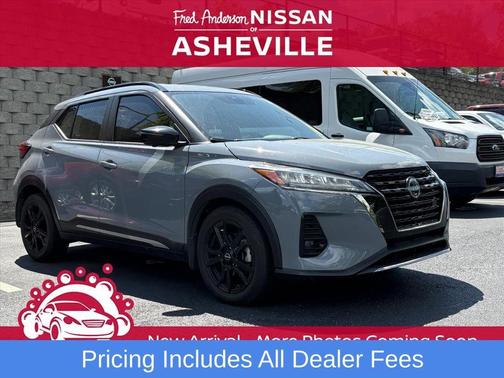 Boulder Gray Pearl 2024 Nissan Kicks SR