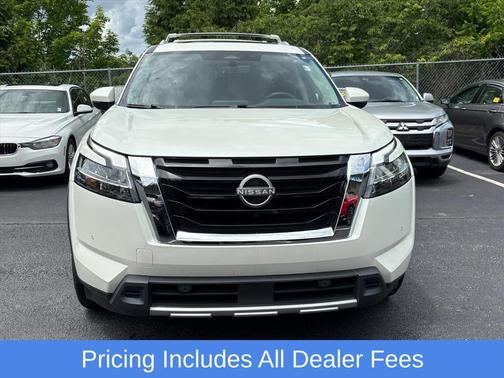 Pearl White Tricoat 2024 Nissan Pathfinder SL 4WD