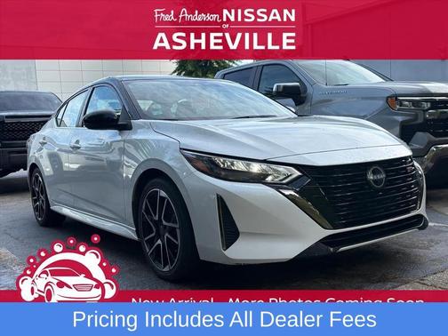Aspen White Tricoat/Super Black 2024 Nissan Sentra SR