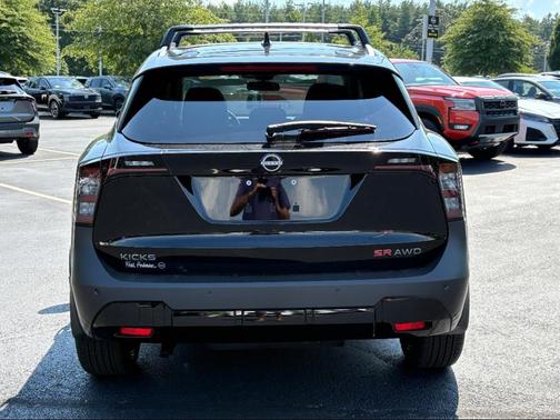 2025 Nissan Kicks SR