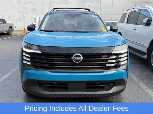 Arctic Ice Blue Metallic/Super Black 2025 Nissan Kicks SR