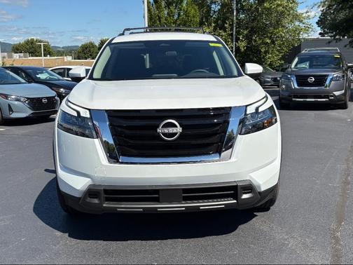 2025 Nissan Pathfinder SV 4WD