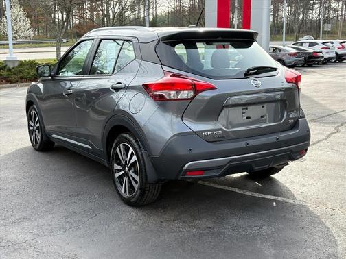 2020 Nissan Kicks SR
