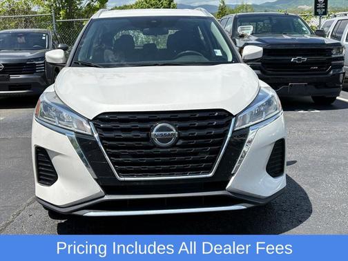 Aspen White Tricoat 2021 Nissan Kicks SV
