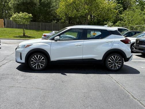 Aspen White Tricoat 2021 Nissan Kicks SV