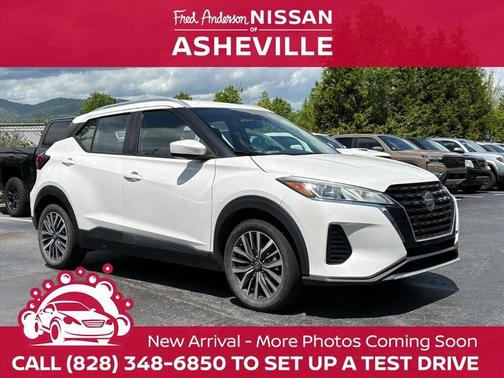 Aspen White Tricoat 2021 Nissan Kicks SV