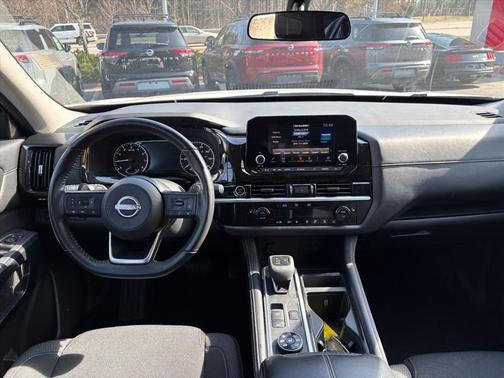 2024 Nissan Pathfinder SV 4WD