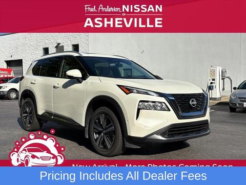 Pearl White Tricoat 2023 Nissan Rogue SL