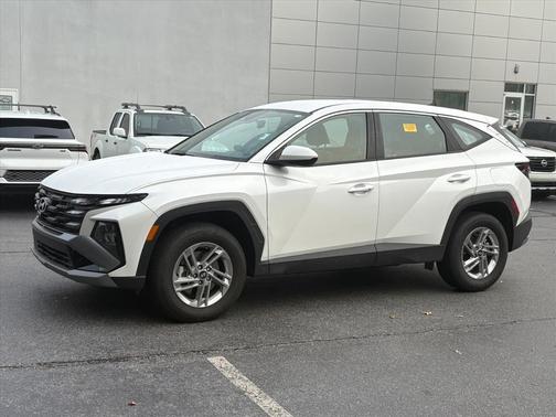 2025 Hyundai TUCSON SE