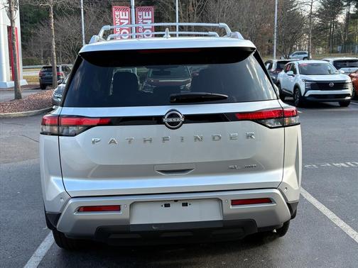 2024 Nissan Pathfinder SL 4WD