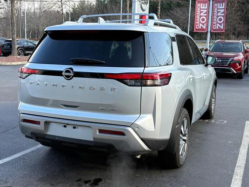 2024 Nissan Pathfinder SL 4WD