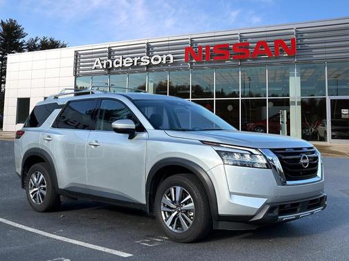 2024 Nissan Pathfinder SL 4WD