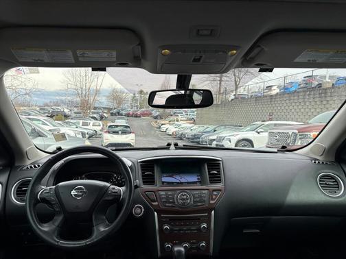 2017 Nissan Pathfinder Platinum