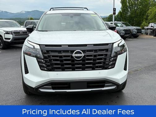 Everest White Pearl Tricoat 2026 Nissan Pathfinder Platinum