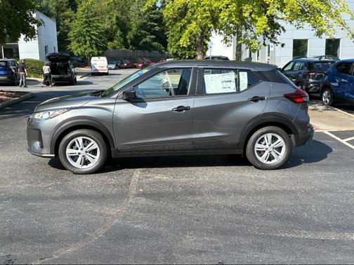 2025 Nissan Kicks S