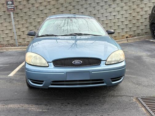 2005 Ford Taurus SE