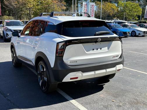 2025 Nissan Kicks SR