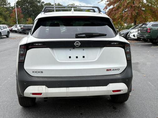 2025 Nissan Kicks SR
