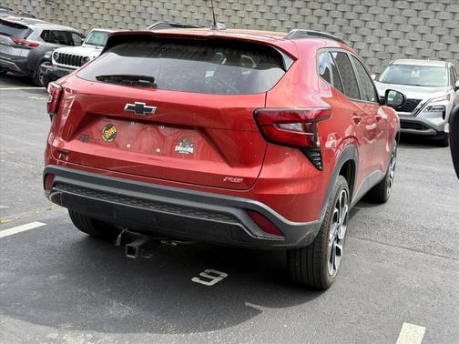 Cayenne Orange Metallic 2024 Chevrolet Trax FWD 2RS