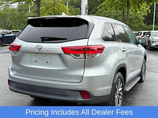 Celestial Silver Metallic 2019 Toyota Highlander XLE