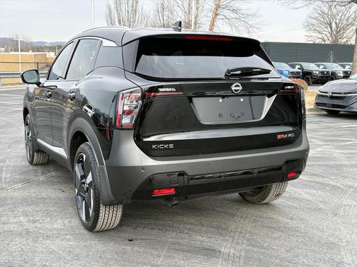 2025 Nissan Kicks SR