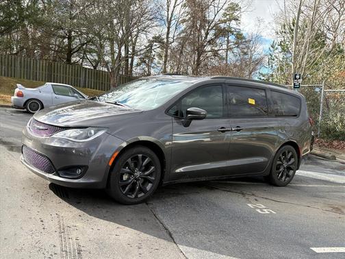 2020 Chrysler Pacifica Touring