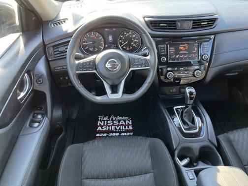 Gun Metallic 2019 Nissan Rogue SV