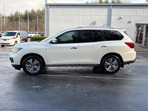 2019 Nissan Pathfinder SV