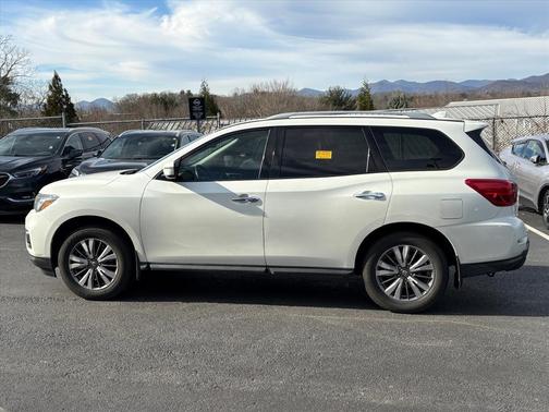 2019 Nissan Pathfinder SV