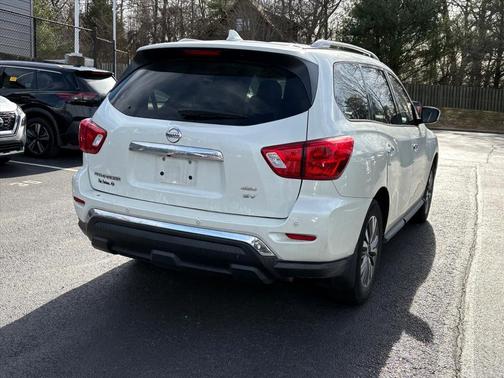 2019 Nissan Pathfinder SV