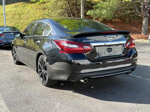 Super Black 2017 Nissan Altima 2.5 SR