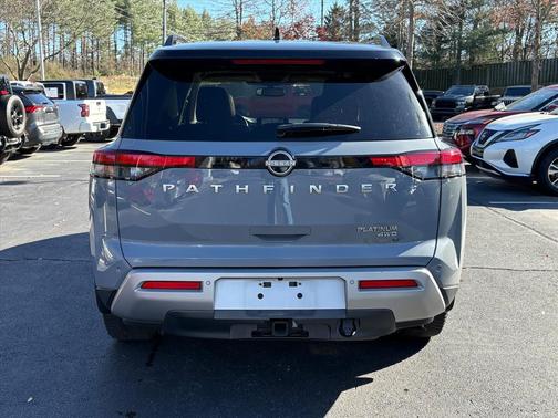 2022 Nissan Pathfinder Platinum 4WD