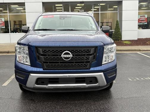2023 Nissan Titan SV