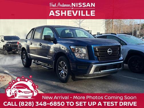 2023 Nissan Titan SV