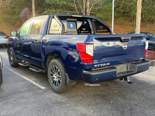 2023 Nissan Titan SV